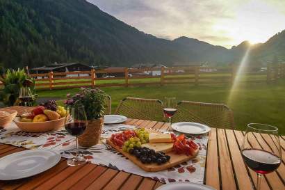 2_tyrol_pure_life_lodges_st_jakob_garten.jpg